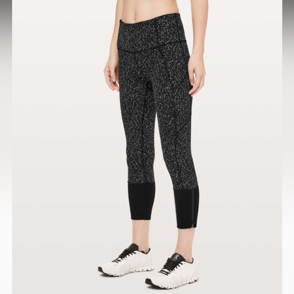 Lululemon || Rebel Runner Crop Magnetized Jacquard Black White Luxtreme 6 - Picture 1 of 13